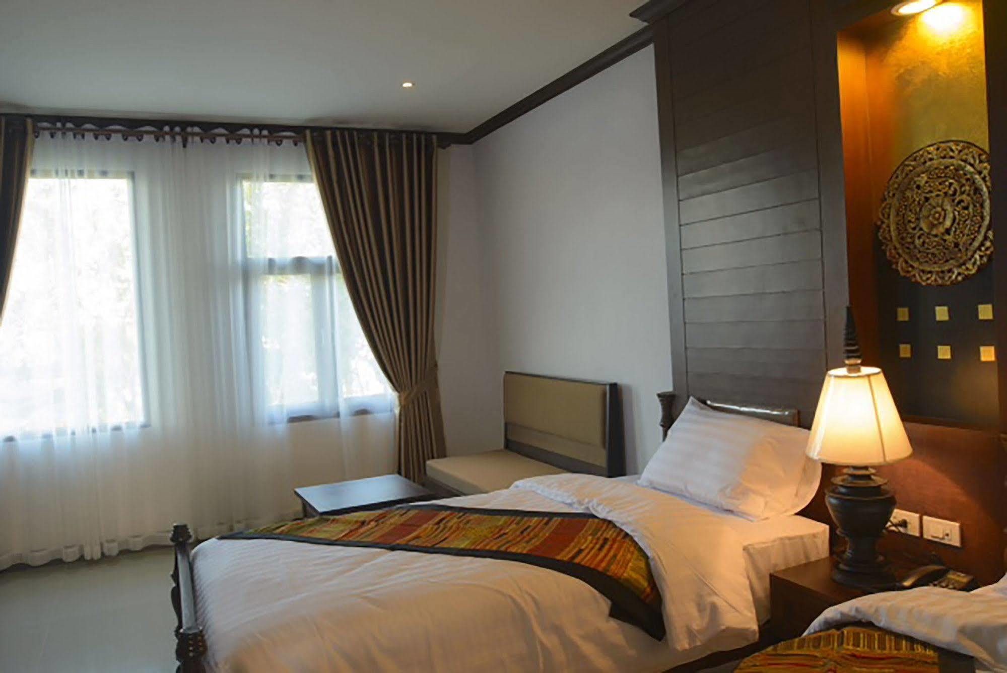 Baan Ratchiangsaen Hotel Chiang Mai Luaran gambar